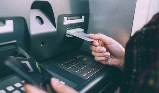 Ngân hàng VietinBank cảnh báo nóng tới toàn bộ khách hàng: Cần làm gì khi rút tiền bằng thẻ ATM?