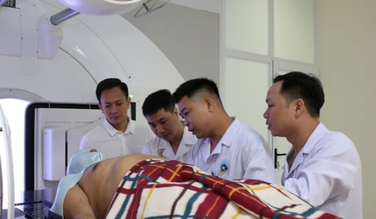 Chuyên gia Bệnh viện Trung ương quân đội 108 trực tiếp về hỗ trợ về xạ trị tại Hà Tĩnh
