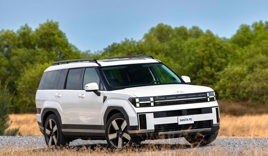 Xe gầm cao SUV hạng D giảm giá hàng trăm triệu, Hyundai Santa Fe, KIA Sorento rẻ hiếm thấy