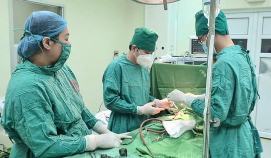 Người phụ nữ ở Quảng Ninh bị xuất huyết tiêu hóa có tiền sử bệnh tiểu đường, tăng huyết áp được cứu sống