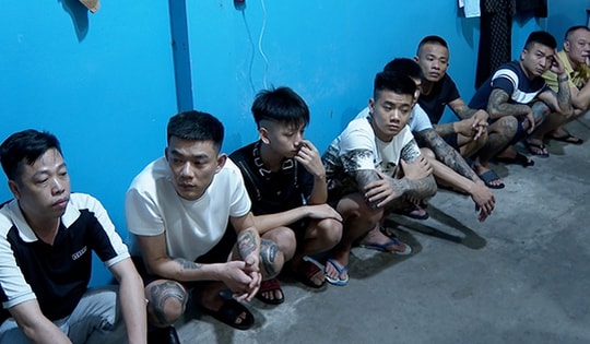 Phát hiện 28 nữ nhân viên trong khu nhà trọ rào kín dây thép gai ở Thái Bình