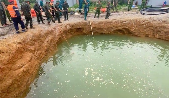 Chưa tìm thấy nạn nhân rơi xuống hố sâu 10m ở Bắc Kạn