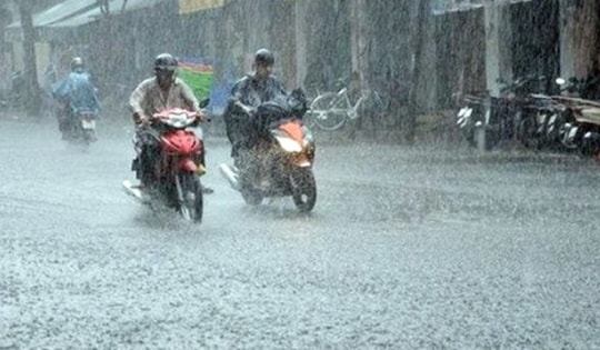 Mưa lớn từ chiều mai, cảnh báo lũ ở miền Bắc và miền Trung