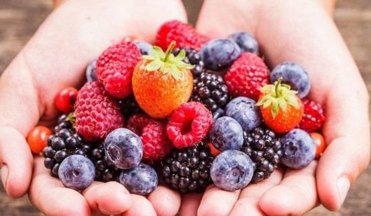 Thực phẩm nào là tốt nhất và tệ nhất với quá trình lão hóa da?