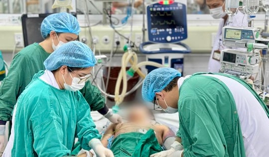 Người đàn ông 31 tuổi nguy kịch sau 4 ngày mắc thủy đậu, gia đình xin đưa về