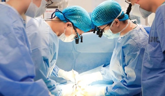 Can thiệp bào thai thành công cho sản phụ người Singapore, y tế Việt Nam khiến thế giới ngưỡng mộ