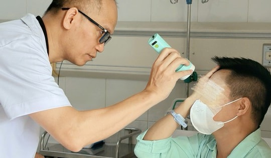 Người đàn ông 45 tuổi mù mắt sau khi đi thẩm mỹ xóa nhăn trán