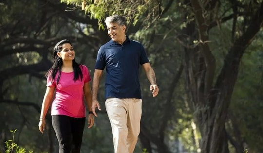 Để giảm cân nên đi bộ khi bụng đói hay đi bộ sau bữa ăn?