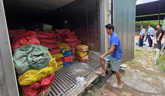 Sốc: Phát hiện hơn 25 tấn thực phẩm đông lạnh đang bốc mùi