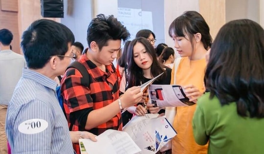 Mỹ tạm dừng phỏng vấn visa du học, học sinh và phụ huynh cần làm gì?