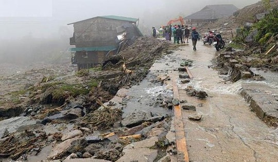 Mưa lớn trên 200mm, 5 tỉnh nguy cơ cao lũ quét