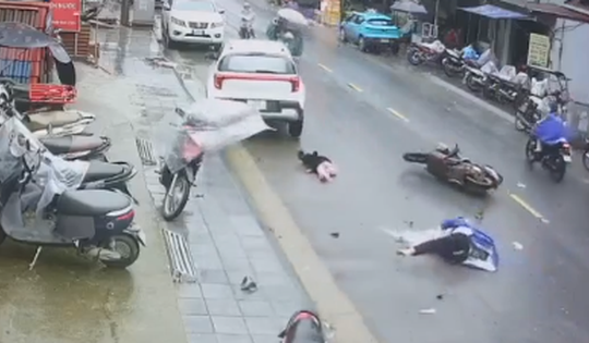 Video: Va chạm liên hoàn ở Sa Pa làm bé gái tử vong