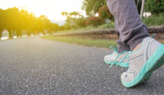 Đi bộ có giúp giảm huyết áp cao không?