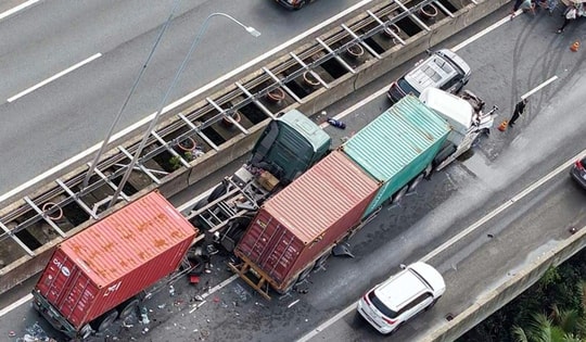 Kẹt xe kéo dài trên cao tốc TP Hồ Chí Minh - Long Thành - Dầu Giây do tai nạn liên hoàn