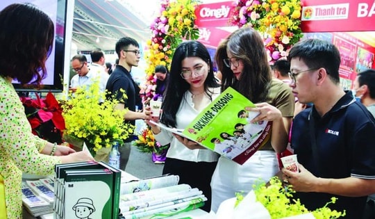 Hơn 400 đại biểu tham dự Hội thảo kỷ niệm 100 năm Báo chí cách mạng Việt Nam