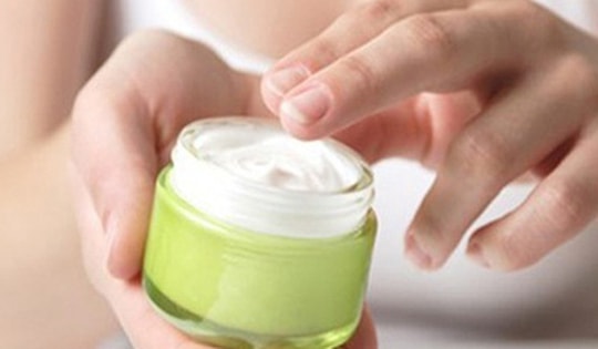 Bộ Y tế yêu cầu các nền tảng mạng xã hội, sàn thương mại điện tử siết quản lý mỹ phẩm tự chế