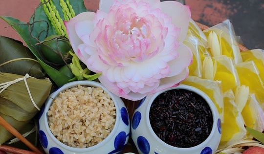 Cơm rượu nếp đắt khách dịp tết Đoan ngọ, hàng làm không đủ bán