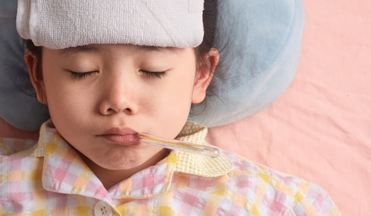 2 điều cha mẹ nên biết khi dùng thuốc hạ sốt cho trẻ nhỏ
