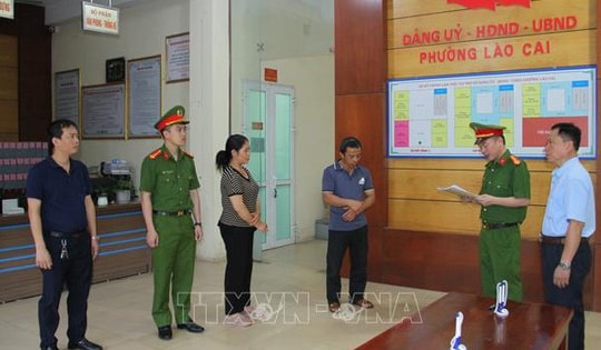 Khởi tố 3 bị can sản xuất giá đỗ bằng hóa chất độc hại