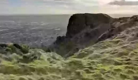 Người đàn ông đăng một bức ảnh bình thường lên trang cá nhân, cư dân mạng vô tình phóng to 50 lần phát hiện chi tiết rùng mình