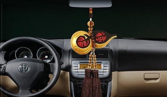 Đặt những vật phẩm này trong xe ô tô giúp bình an, tránh rủi ro