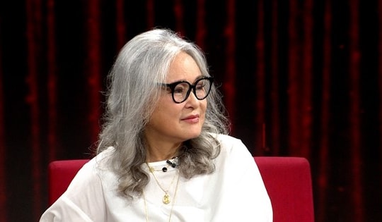 Khán giả khóc òa và bỏ chạy khi gặp NSND Hoàng Cúc 'Tướng về hưu' ngoài đời