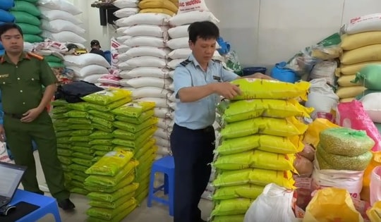 Hà Nội phát hiện nhiều cơ sở bán gạo giả nhãn hiệu ST25