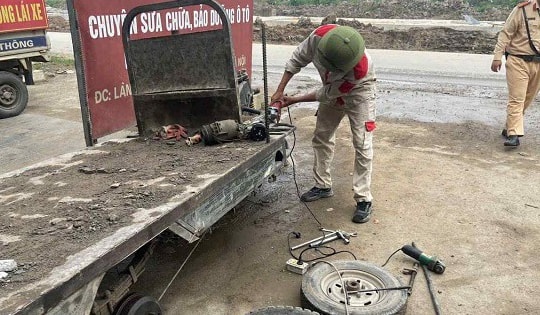 Vận động người dân tiêu hủy nhiều xe ba bánh tự chế