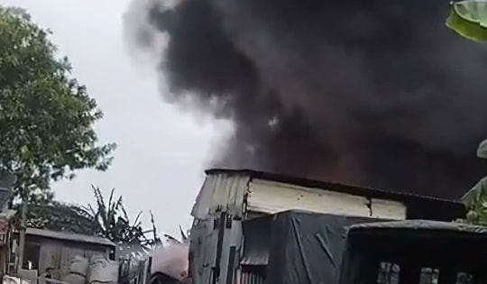 TP Hồ Chí Minh: Cháy lớn nhà xưởng nhựa ở Hóc Môn, thiêu rụi nhiều tài sản