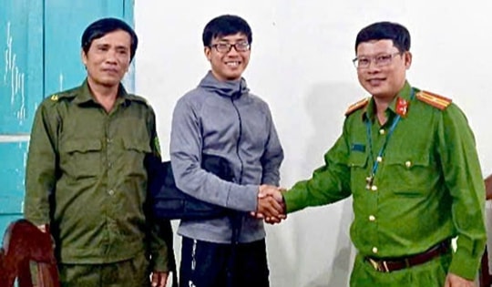 Đánh rơi hàng chục triệu tiền hàng, công an nhanh chóng tìm giúp