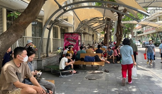 Bệnh viện chống nóng cho người nhà bệnh nhân