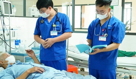 7 người vào viện cấp cứu, 1 bệnh nhân phải đặt ống nội khí quản do nắng nóng