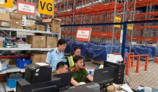 Kiểm tra Công ty Á Châu, thu giữ hàng trăm nghìn sản phẩm không rõ nguồn gốc