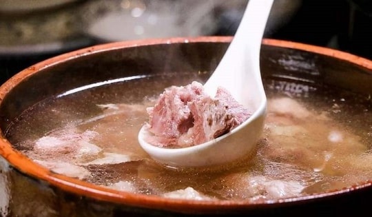 Mẹo để nước hầm xương trong tủ lạnh mà không mất đi độ ngon, vẫn giữ nguyên độ ngọt, chất dinh dưỡng