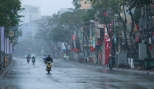 Chuyên gia lý giải thời tiết miền Bắc đang nắng bỏng rát 40 độ C lại mát mẻ lạ thường