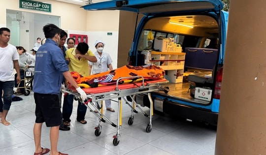 Công nhân tử vong khi leo từ tầng cao xuống để trú mưa