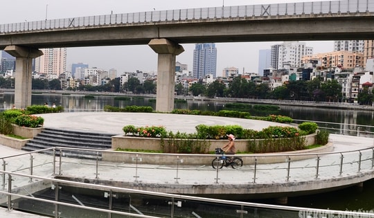 Hồ Hoàng Cầu ‘lột xác’, người dân phấn khởi tập thể dục giữa không gian mới