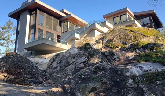 Rủi ro tiềm ẩn khi mua đất nằm trên địa hình dốc