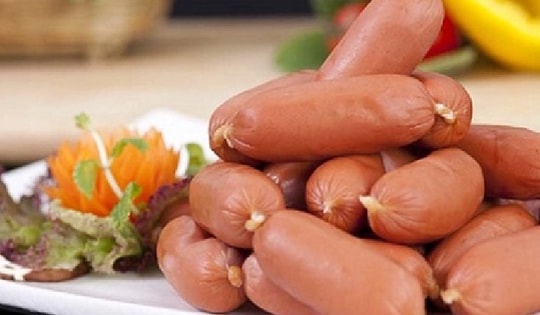 Nhân vụ lùm xùm thịt lợn C.P, chuyên gia nói gì về tác hại khi ăn phải thịt và xúc xích, sản phẩm chế biến sẵn 'bẩn'?