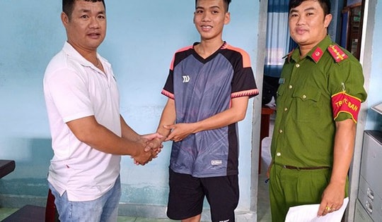 Gần nửa tỉ 'rơi' vào tài khoản, người đàn ông có hành động bất ngờ