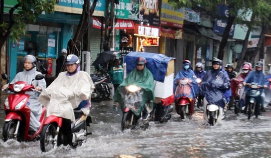Miền Bắc mưa dông vào chiều tối và đêm nay, đề phòng ngập úng vùng trũng thấp