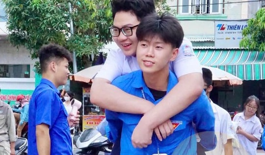 Những hình ảnh khó quên tại kỳ thi vào lớp 10 ở Hải Phòng