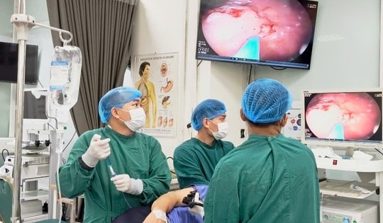 Cắt trọn tổn thương từ lớp niêm mạc chữa sớm ung thư dạ dày