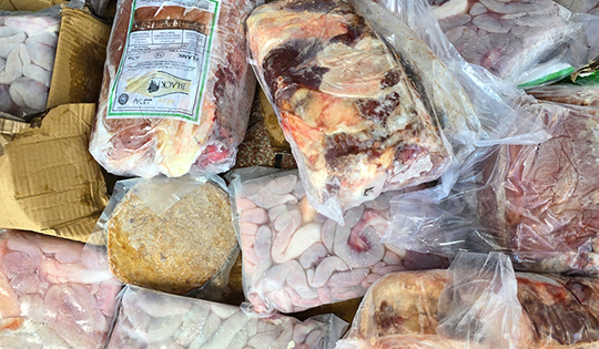 Phát hiện 270 kg nội tạng, nõn tôm, thịt bò... trôi nổi tại Quảng Bình