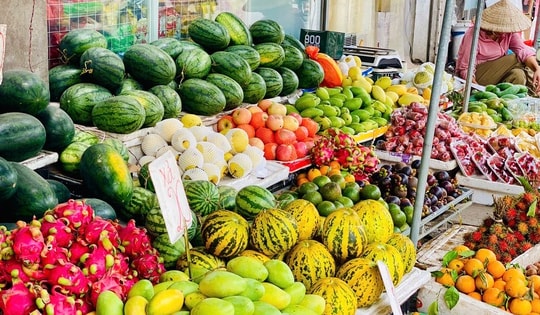 Loại quả được ví là ‘vị thuốc’ giải nhiệt mùa hè vào mùa bán la liệt vỉa hè giá 5.000 đồng/kg