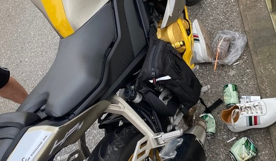 Uống bia xong bỏ xe giữa cầu, nam thanh niên về đi ngủ khiến nhiều người hốt hoảng