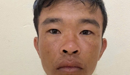 Bị phát hiện trộm xe máy, gã đàn ông bất ngờ dùng dao đâm bị thương 2 cán bộ công an

