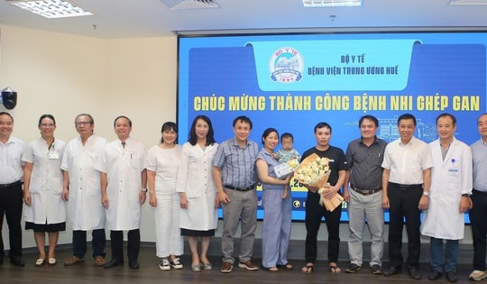 Bệnh nhi nhỏ tuổi nhất ghép gan tại Bệnh viện Trung ương Huế hồi sinh kỳ diệu