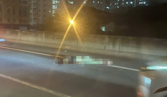 Hà Nội: Đi xe máy lên đường Vành đai 3 trên cao, người đàn ông bị ô tô tông tử vong