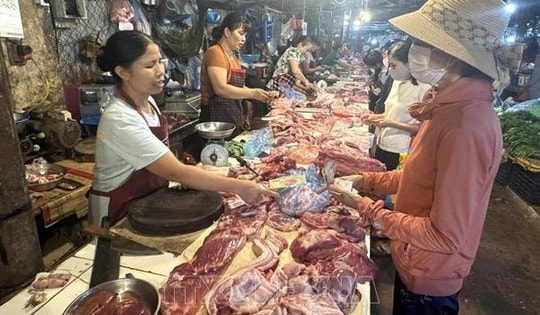 Người tiêu dùng thận trọng nhưng không quay lưng với thịt lợn